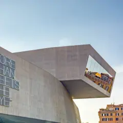 Il MAXXI, un capolavoro architettonico nel quartiere Flaminio, offre molto più di quanto l'occhio possa vedere. Scopri cosa vedere in questo quartiere!