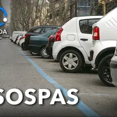 Parcheggio metro Rebibbia: auto in fila lungo la strada con striscia blu. SOSPAS.