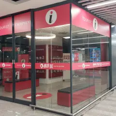 Infopoint turistico a Roma, un punto di riferimento per i visitatori.