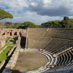 Teatro romano di Ostia Antica, un luogo suggestivo per capire come arrivare a Ostia Antica da Roma Termini.