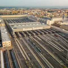 Vista aerea di Roma Termini, la stazione ferroviaria principale. La risposta alla domanda quale stazione di Roma è più vicina al centro è proprio questa.