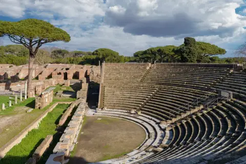 Teatro romano di Ostia Antica, un luogo suggestivo per capire come arrivare a Ostia Antica da Roma Termini.