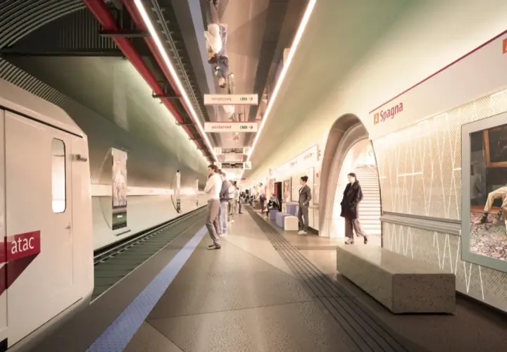 Stazione metro Spagna, un treno ATAC bianco attende passeggeri su un binario moderno.