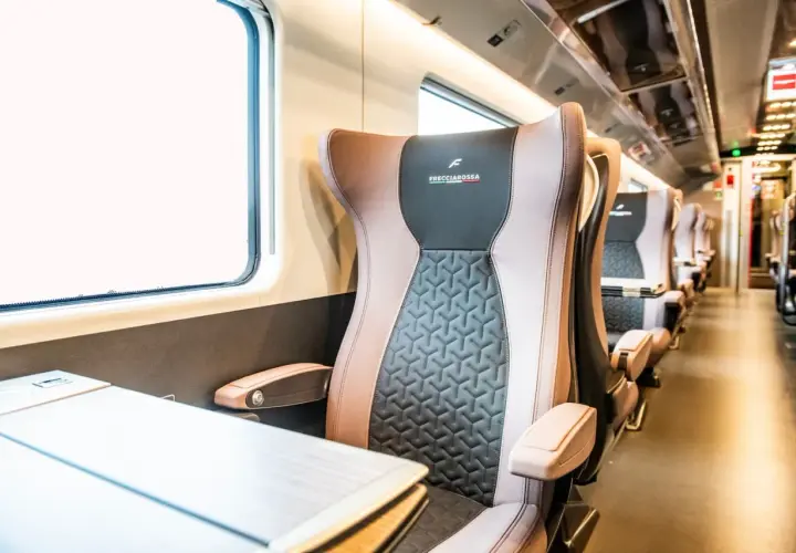 Poltrone in pelle di Frecciarossa, pronte per il viaggio da e per le stazioni di Roma.