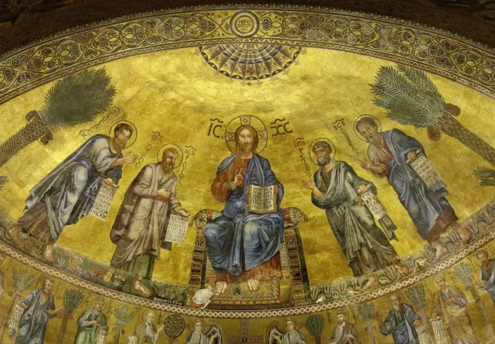 Mosaico nella basilica papale di San Paolo fuori le Mura: Cristo in trono tra apostoli e profeti, su fondo oro.