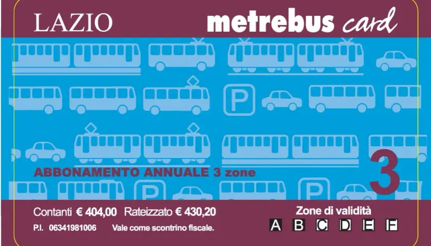 Abbonamento annuale Metrebus Lazio 3 zone, con icone di treni, bus e auto. Costo €404,00.