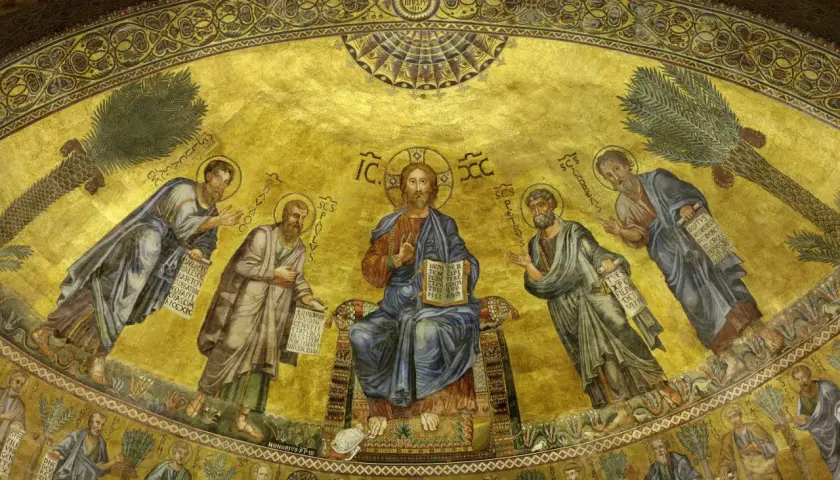 Mosaico nella basilica papale di San Paolo fuori le Mura: Cristo in trono tra apostoli e profeti, su fondo oro.