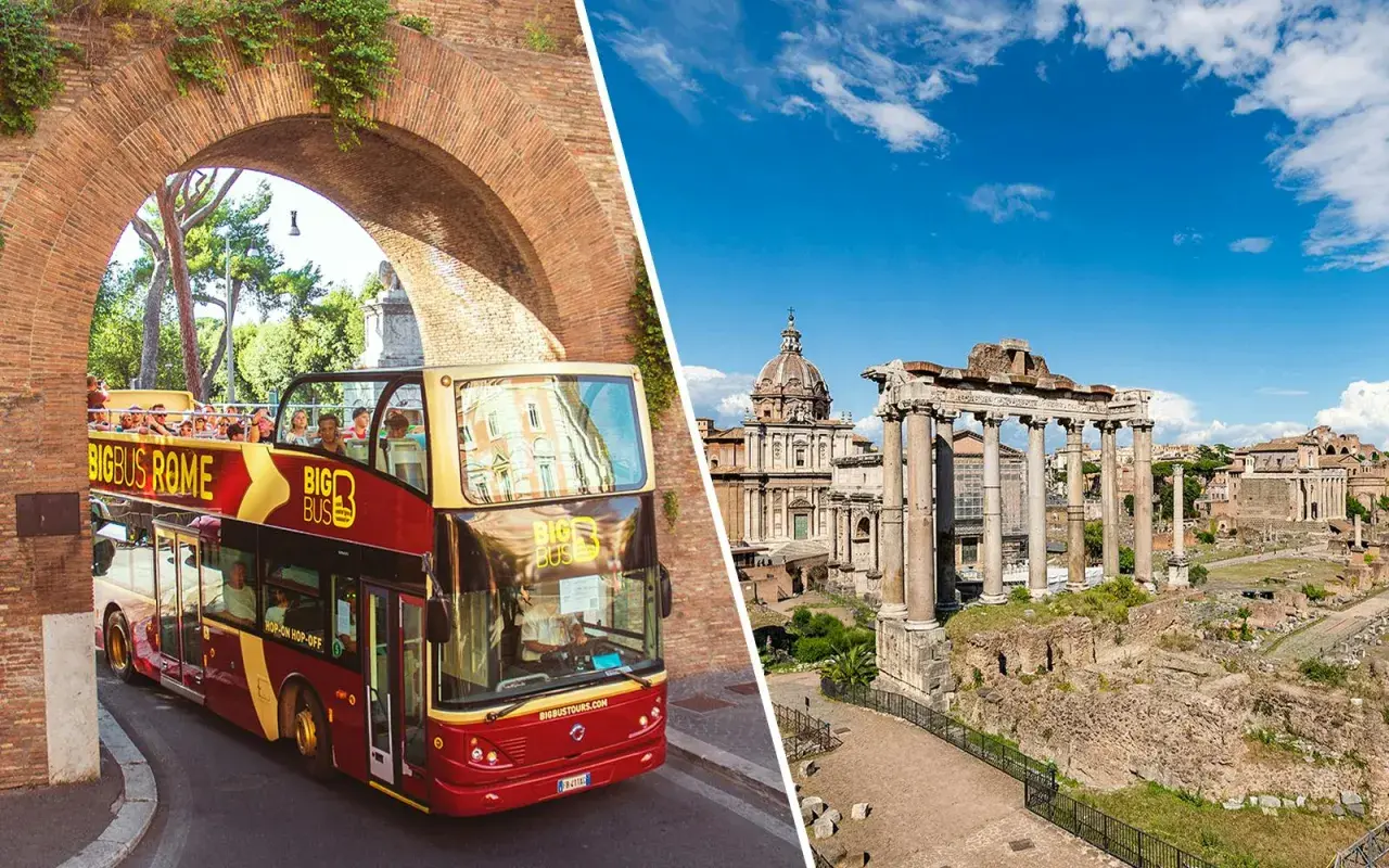 Un bus turistico rosso a due piani attraversa un arco di mattoni a Roma, con il Foro Romano sullo sfondo. Le linee bus Roma offrono un modo comodo per esplorare la città.