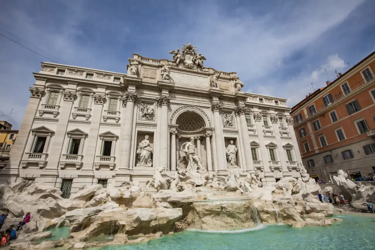 Fontana di Trevi, un capolavoro barocco, è una delle cose da vedere vicino stazione Termini.