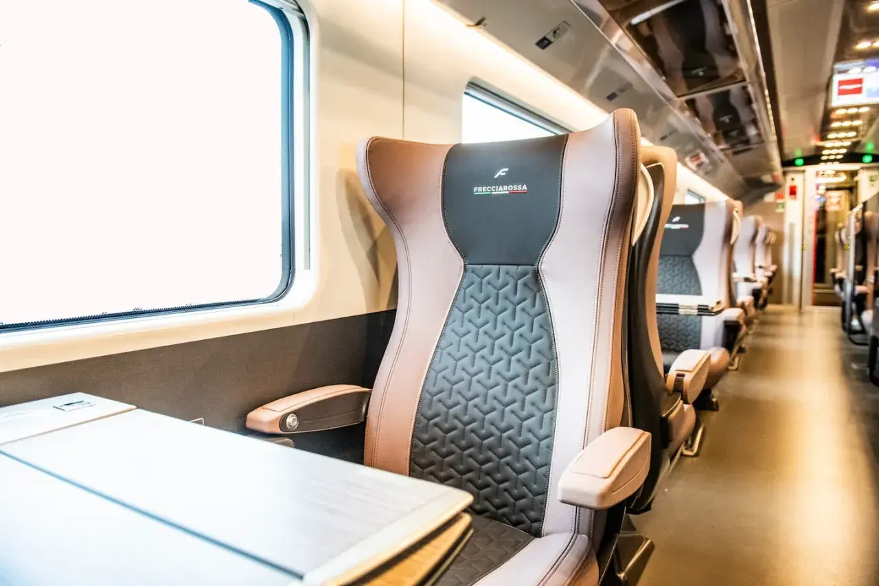 Poltrone in pelle di Frecciarossa, pronte per il viaggio da e per le stazioni di Roma.