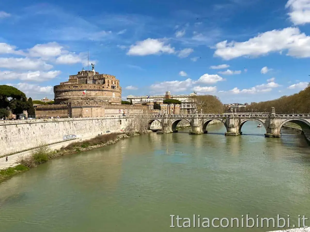 Castel Sant'Angelo e Ponte Sant'Angelo, idee per cose da fare a Roma per ragazzi.