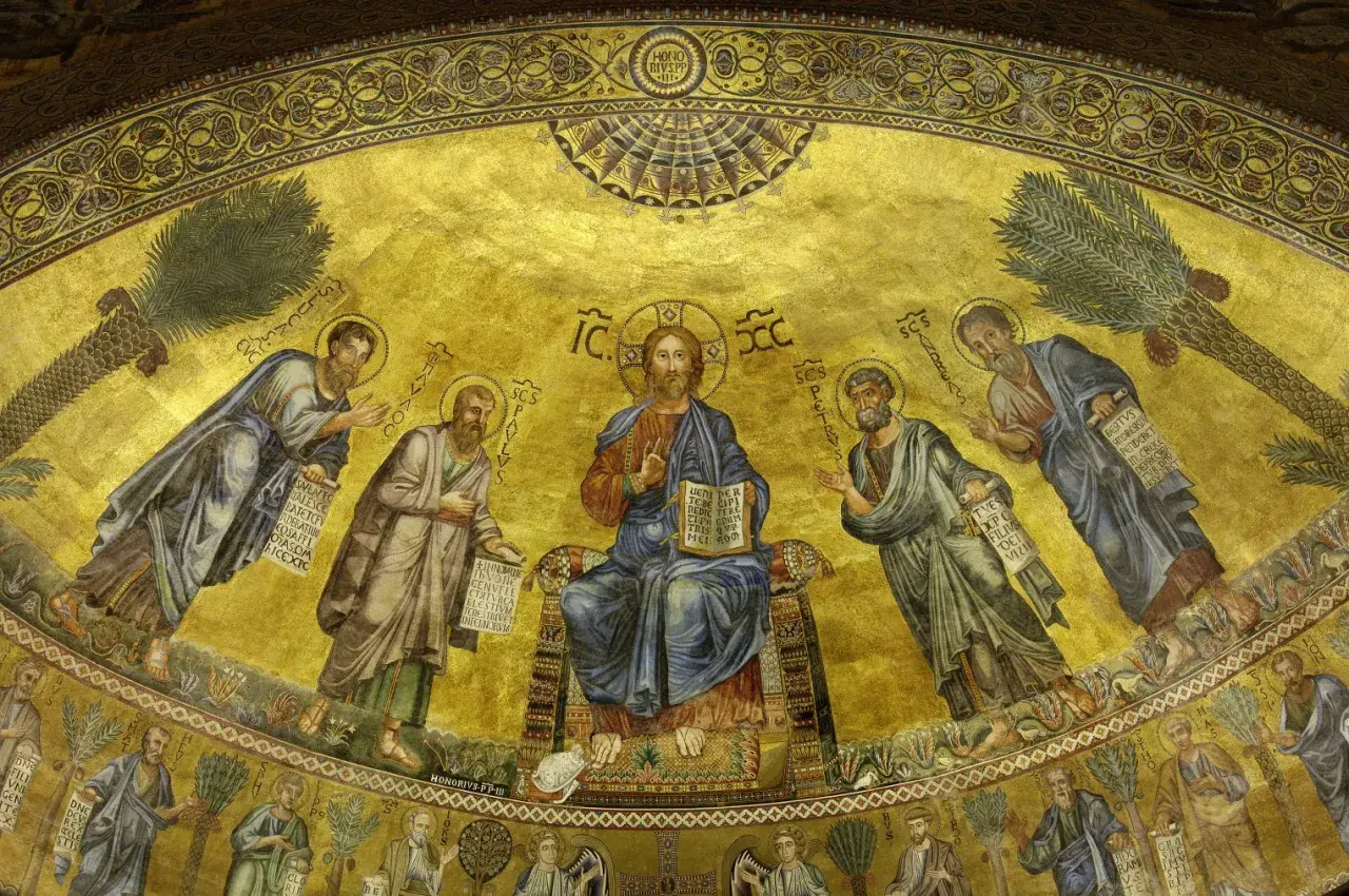 Mosaico nella basilica papale di San Paolo fuori le Mura: Cristo in trono tra apostoli e profeti, su fondo oro.