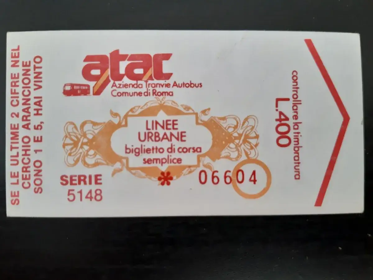Biglietti bus Roma ATAC, serie 5148, costo L.400. Un ricordo di viaggi urbani nella capitale.
